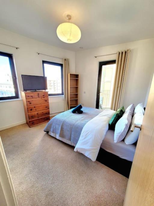 Battersea Power Station Suite Londres Exterior foto